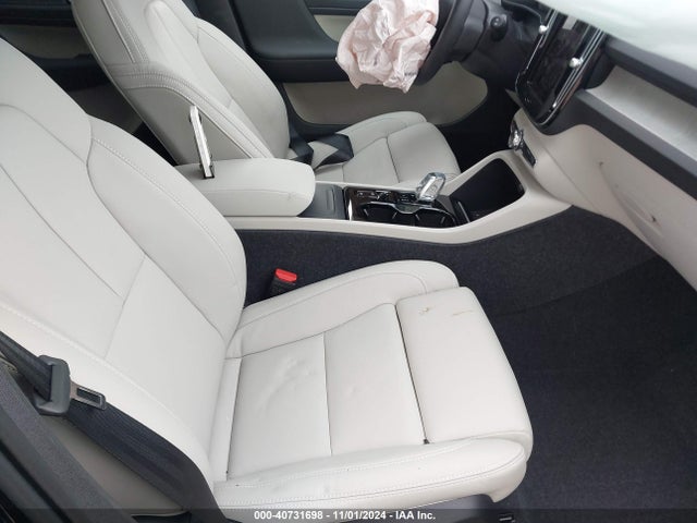 YV4L12UF9R2361035 Volvo Xc40 B5 Ultimate Bright Theme