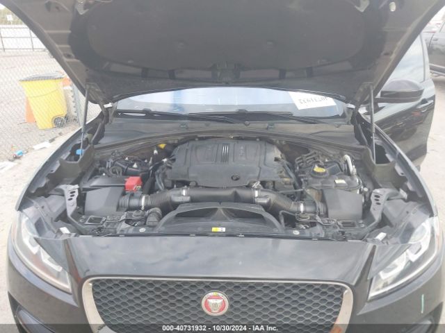 2017 JAGUAR F-PACE SADCJ2BV2HA497254 Photo 9