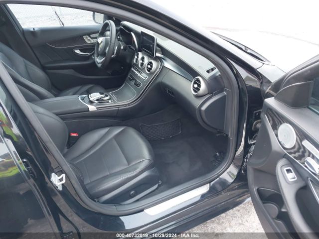 55SWF4JB0FU085124 Mercedes-Benz C 300 Luxury/sport