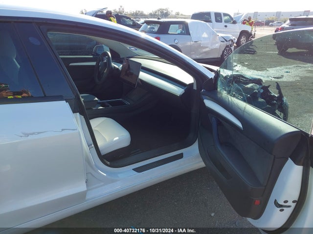 2022 TESLA MODEL 3 5YJ3E1EB0NF269039 Photo 4