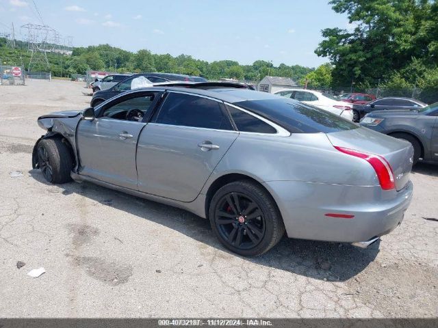 2012 JAGUAR XJ SAJWA2GB7CLV23451 Photo 2