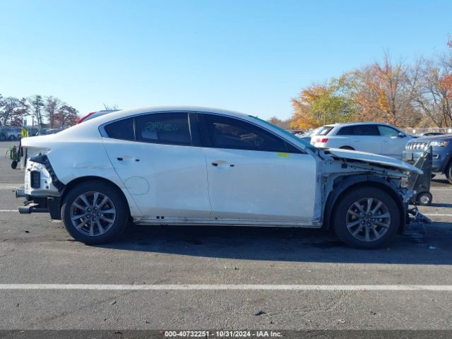 JM1BPAAL6M1309068 Mazda 3