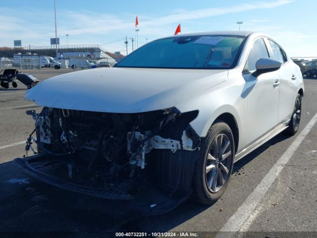JM1BPAAL6M1309068 Mazda 3
