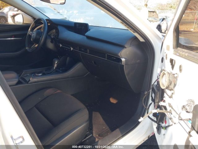 JM1BPAAL6M1309068 Mazda 3