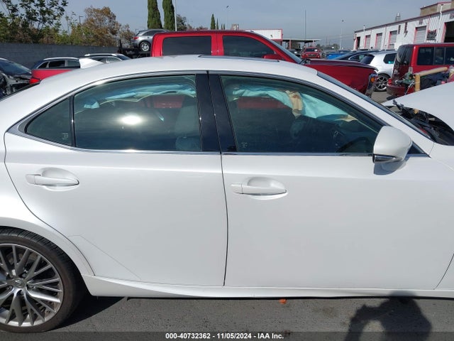 Lexus IS 200T 2016 JTHBA1D25G5029335 Image 13