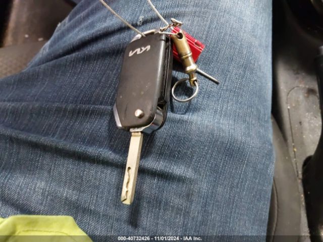 KNDJ23AU8N7803543 KIA SOUL LX