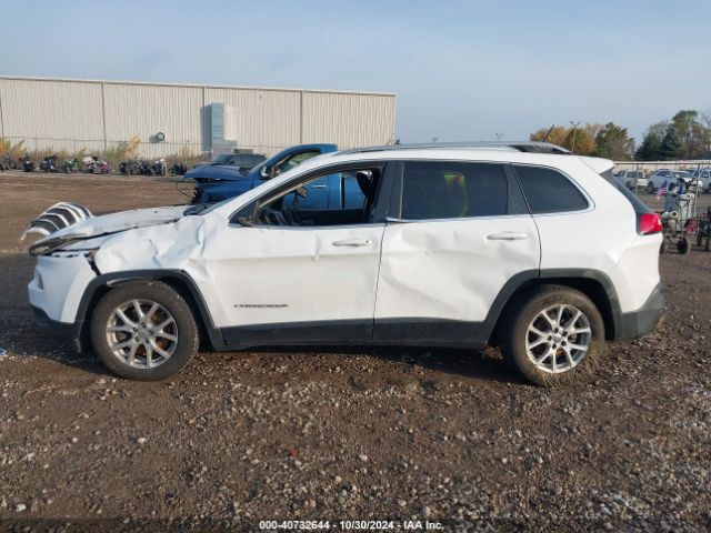 1C4PJLCB2JD561109 Jeep Cherokee Latitude Fwd