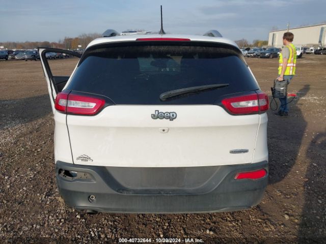 1C4PJLCB2JD561109 Jeep Cherokee Latitude Fwd
