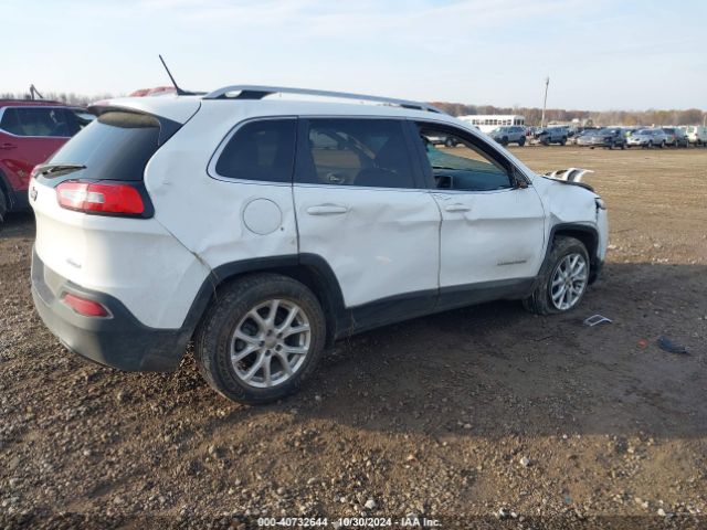 1C4PJLCB2JD561109 Jeep Cherokee Latitude Fwd