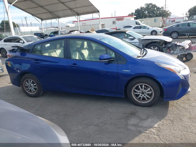 JTDKARFU2G3500562 Toyota Prius Three