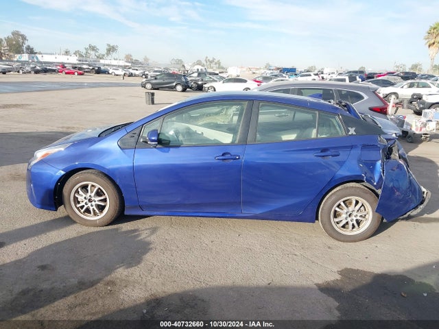 JTDKARFU2G3500562 Toyota Prius Three