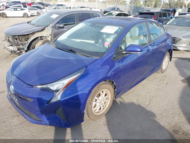 JTDKARFU2G3500562 Toyota Prius Three