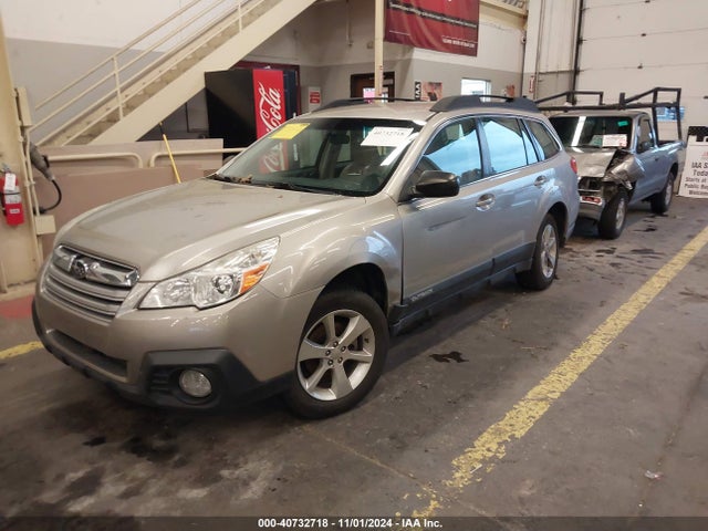 Subaru Outback 2.5i 2014 4S4BRBAC3E3225632 Image 2