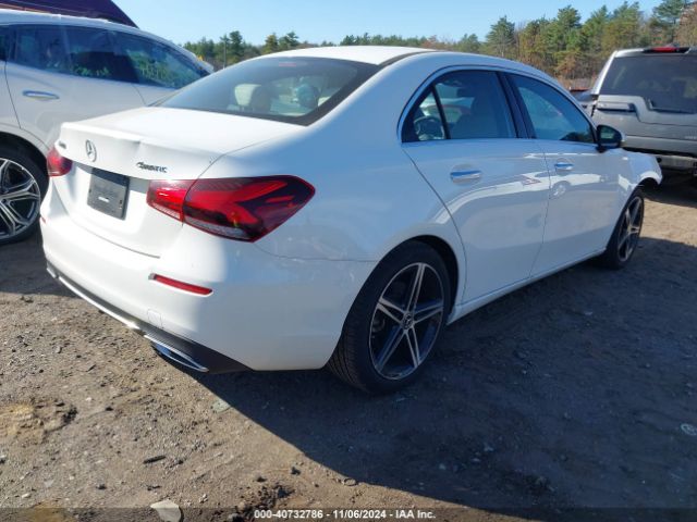 W1K3G4FB4NJ361280 Mercedes-Benz A 220 4matic
