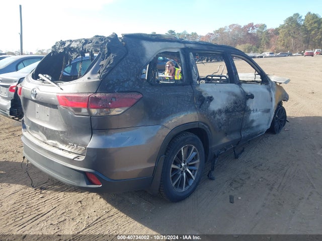 Toyota Highlander Xle 2019 5TDJZRFH3KS563894 Image 4