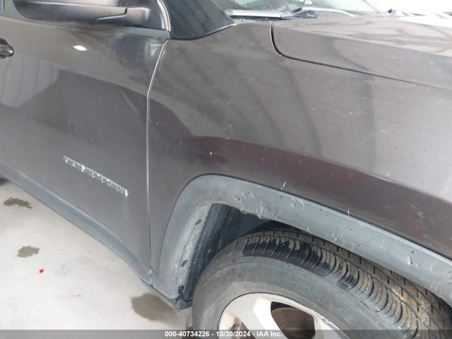 3C4NJCBB2JT268149 Jeep Compass Latitude Fwd