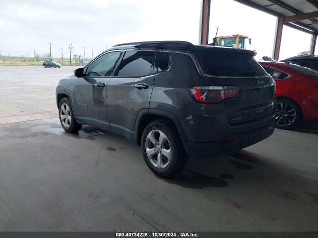 3C4NJCBB2JT268149 Jeep Compass Latitude Fwd
