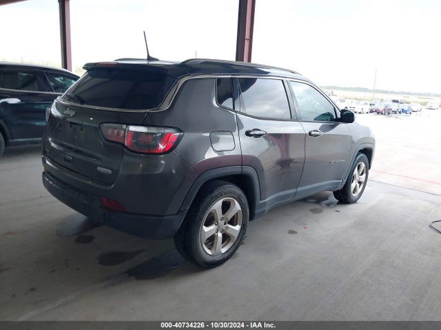 3C4NJCBB2JT268149 Jeep Compass Latitude Fwd