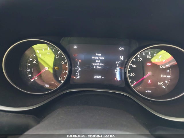 3C4NJCBB2JT268149 Jeep Compass Latitude Fwd