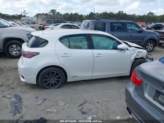 Lexus CT 200H 2014 JTHKD5BH8E2174986 Image 13