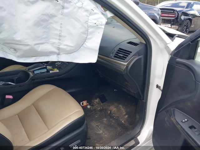 Lexus CT 200H 2014 JTHKD5BH8E2174986 Image 5