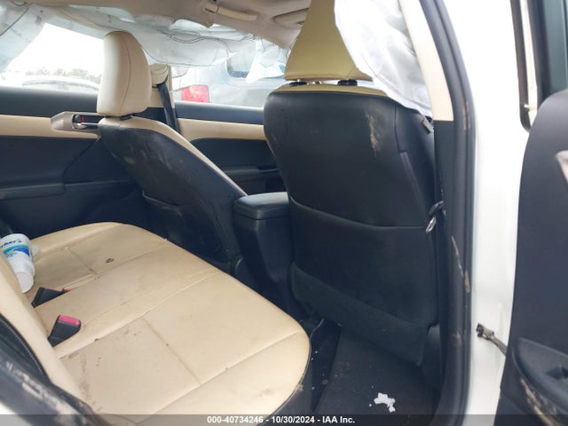 Lexus CT 200H 2014 JTHKD5BH8E2174986 Image 8