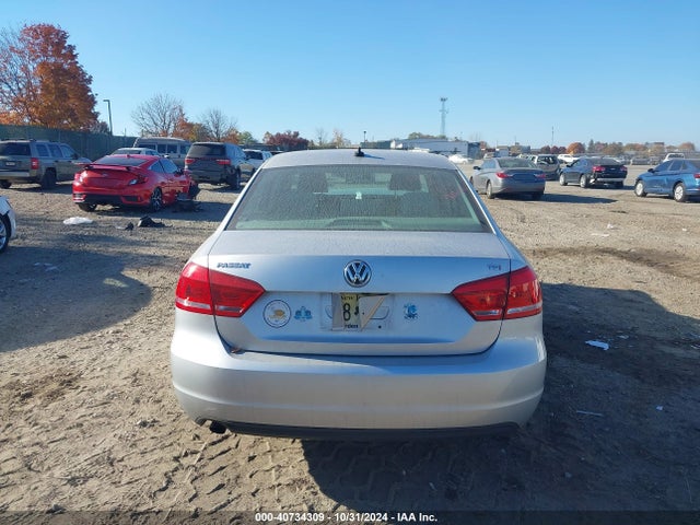 1VWAT7A3XFC112998 Volkswagen Passat 1.8t Limited Edition