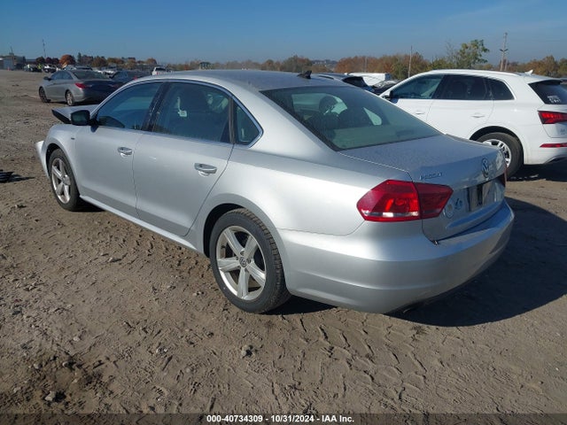 1VWAT7A3XFC112998 Volkswagen Passat 1.8t Limited Edition
