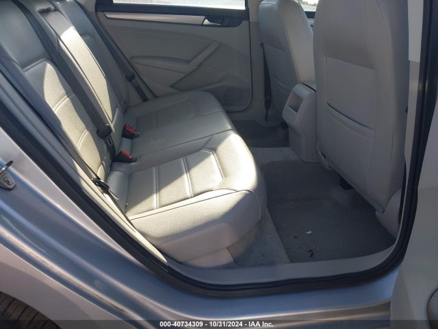 1VWAT7A3XFC112998 Volkswagen Passat 1.8t Limited Edition