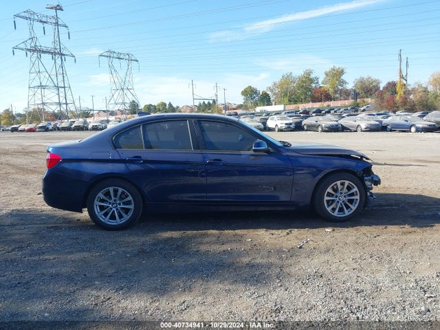 BMW 320i Xdrive 2018 WBA8A3C57JA494827 Image 13