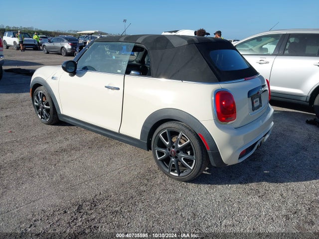 2017 MINI CONVERTIBLE WMWWG9C34H3C81830 Photo 2