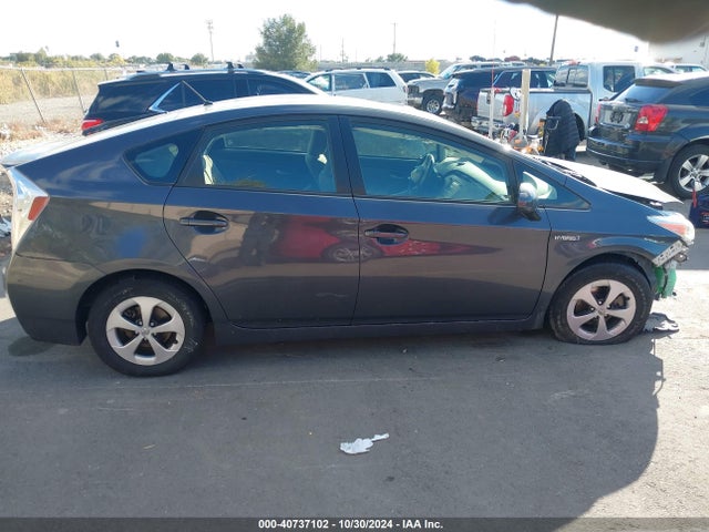 JTDKN3DU4F2003750 Toyota Prius Two