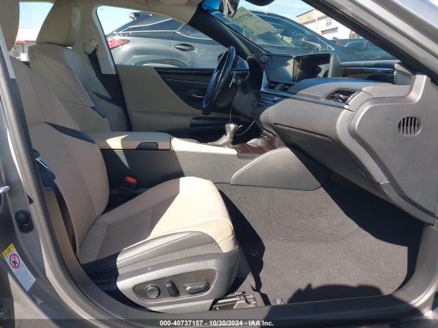 JTHB21B18K2022820 Lexus Es 300h Luxury