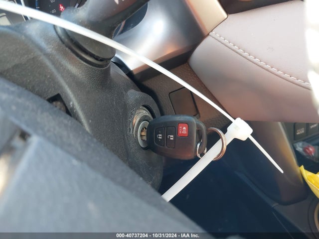 Toyota Rav4 Xle 2018 JTMWFREV1JJ745756 Image 11