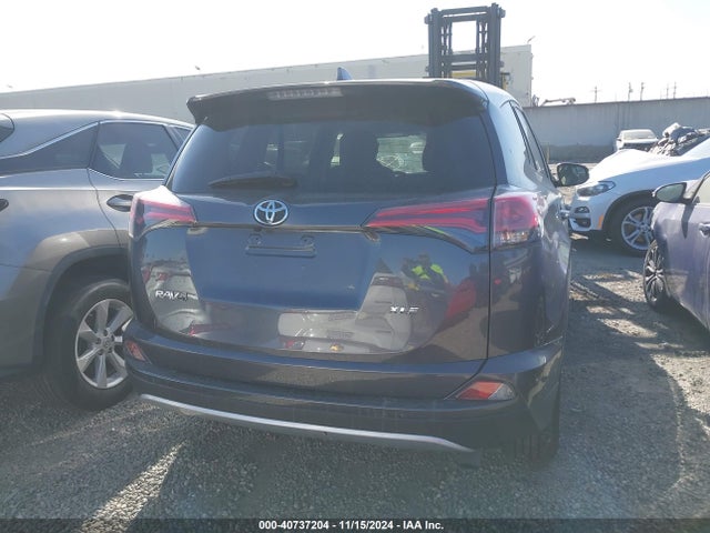 Toyota Rav4 Xle 2018 JTMWFREV1JJ745756 Image 16