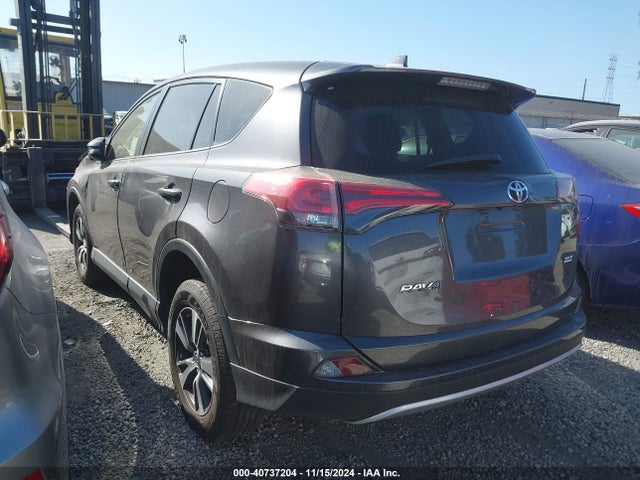 Toyota Rav4 Xle 2018 JTMWFREV1JJ745756 Image 3