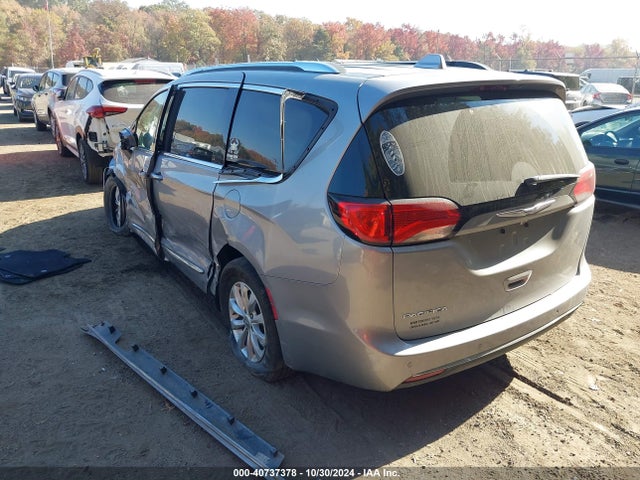 Chrysler Pacifica Touring L 2018 2C4RC1BG1JR269632 Image 3