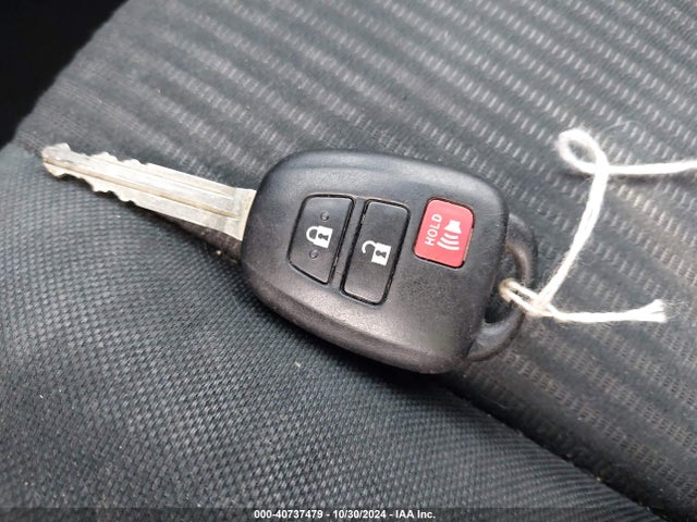Toyota RAV4 LE 2016 2T3BFREV8GW448766 Image 11