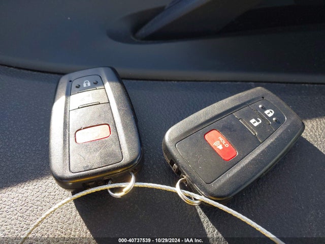 Toyota Prius Three 2018 JTDKARFU5J3549052 Image 11