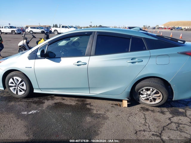 Toyota Prius Three 2018 JTDKARFU5J3549052 Image 14