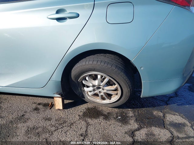 Toyota Prius Three 2018 JTDKARFU5J3549052 Image 17
