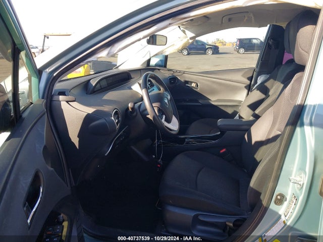 Toyota Prius Three 2018 JTDKARFU5J3549052 Image 5