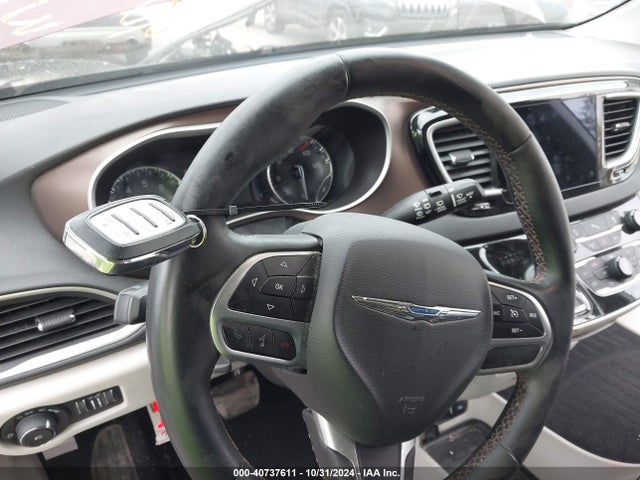 Chrysler Pacifica Touring-l 2017 2C4RC1BG2HR730010 Image 11