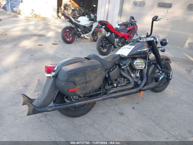 2018 HARLEY-DAVIDSON FLHC 1HD1YAJ16JC029169 Photo 3