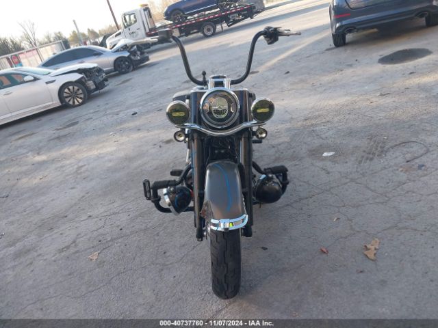 2018 HARLEY-DAVIDSON FLHC 1HD1YAJ16JC029169 Photo 4