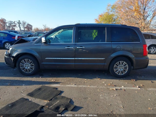 2C4RC1JG8FR699909 Chrysler Town & Country Limited