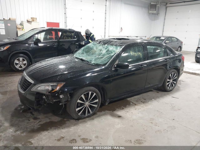 Chrysler 200 Limited 2014 1C3CCBCG9EN186905 Image 2