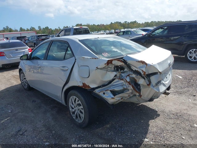 Toyota COROLLA LE 2018 2T1BURHE8JC118807 Image 3