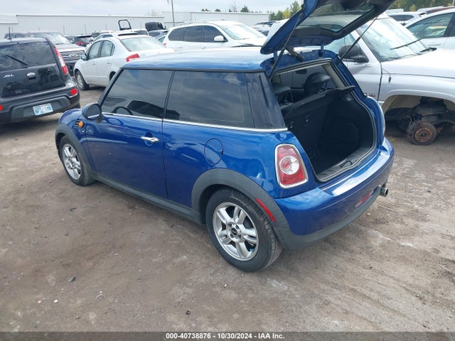 2012 MINI COOPER WMWSU3C56CT185256 Photo 2
