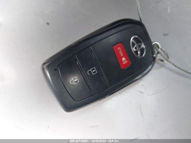 Toyota PRIUS XLE 2024 JTDACAAU2R3020765 Image 11